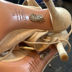 Beautiful sexy heals. Past husband bought me never worn. Love ♥️